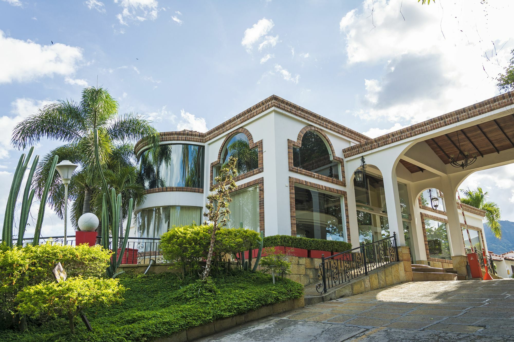San Juan Internacional Hotel 4*